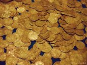 A rich treasure horde awaits you in the Parhedros fantasy role playing games!